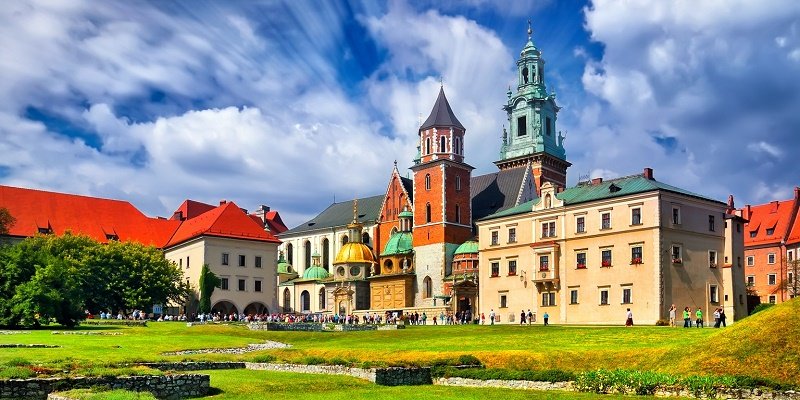 Poland là nước nào? Những điều cần biết về đất nước Poland: thủ đô, quốc kỳ, văn hóa,... - Travelgear Blog